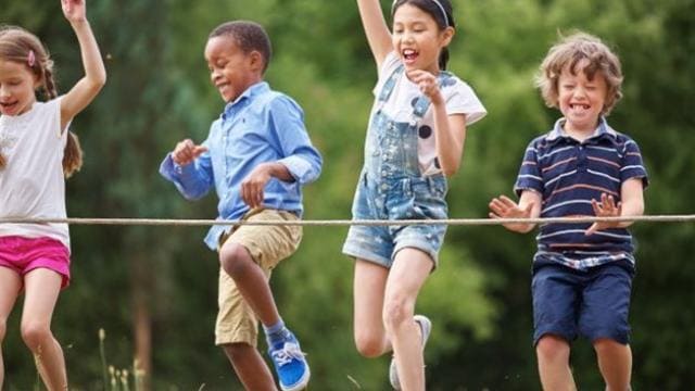 Children-playing-with rope