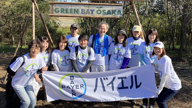 2022年11月：「共生の森」における社員ボランティアによる植樹（大阪湾）